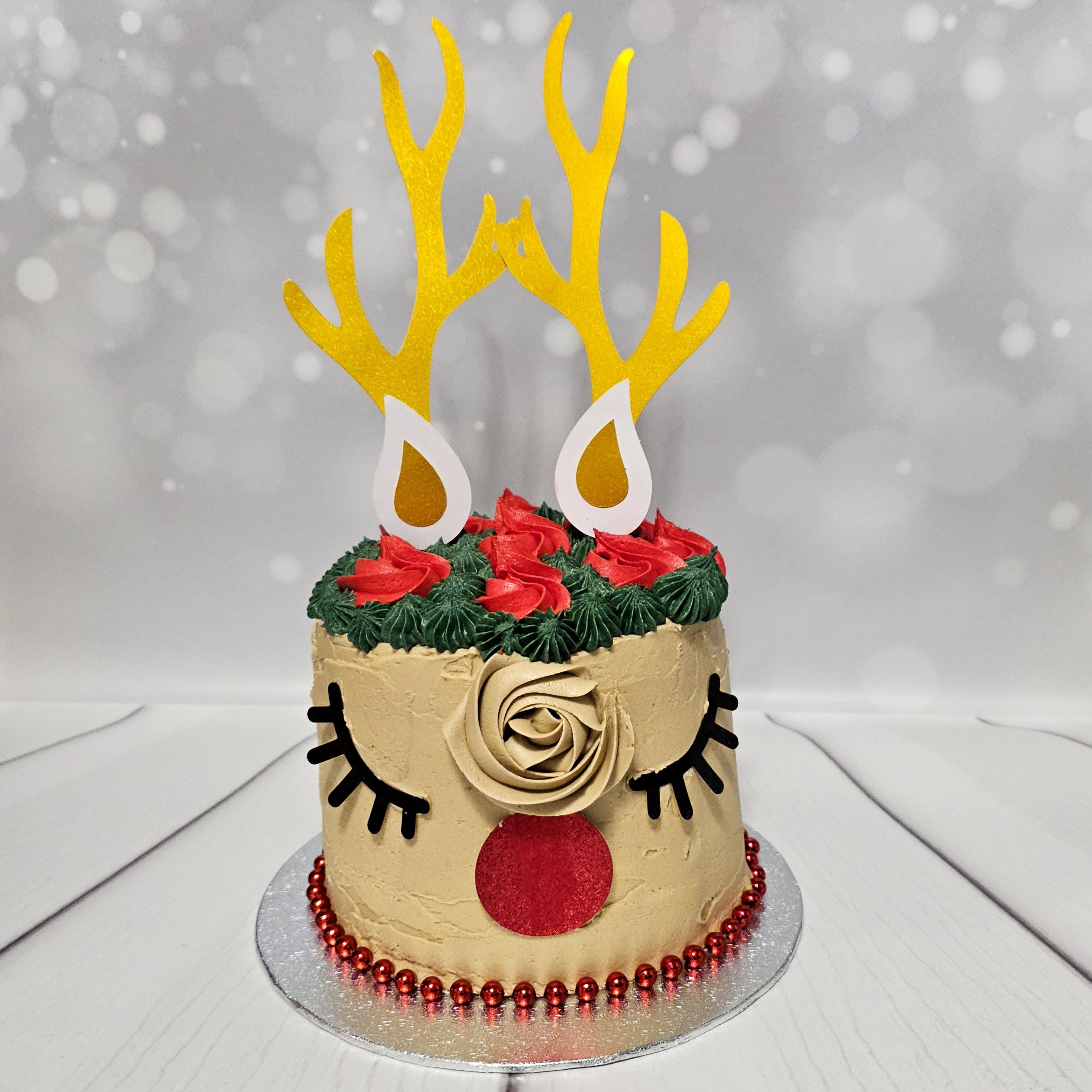 Big cake decorated as a reindeer